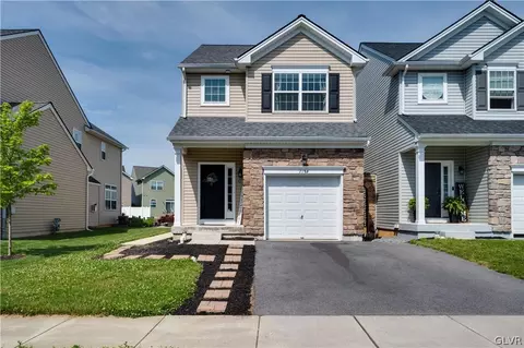 2154 Huntington Ln, Forks Twp, PA 18040