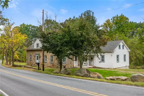 6709 Mountain Rd, Macungie, PA 18062