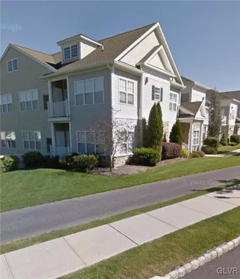 1007 Old Course Ln, Williams Twp, PA 18042
