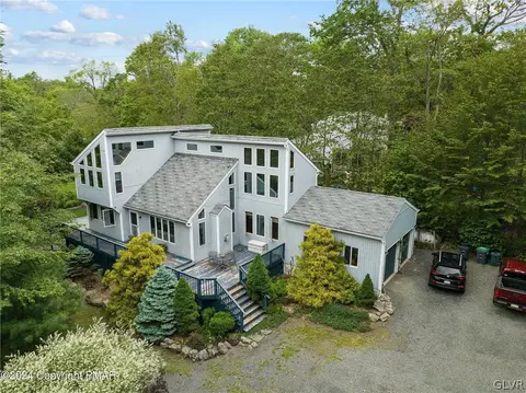 2509 Country Club Dr, Coolbaugh Twp, PA 18466