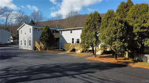 34 8th St, Wind Gap, PA 18091