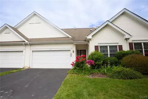 11 Moor Dr, Palmer Township, PA 18045
