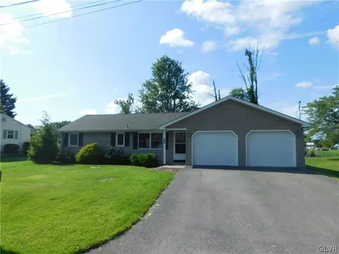 518 Aspen St, Nazareth, PA 18064