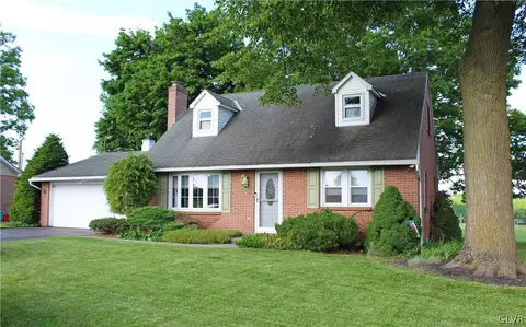 68 Oak Ln, Northampton, PA 18067