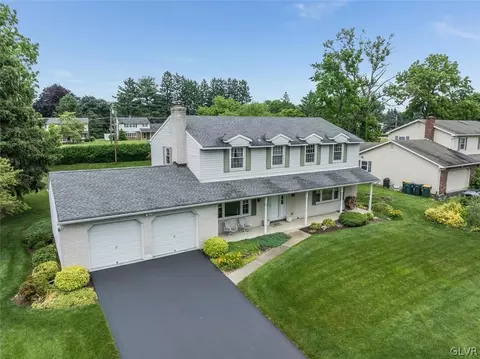 41 Alpine Dr, Palmer Township, PA 18045