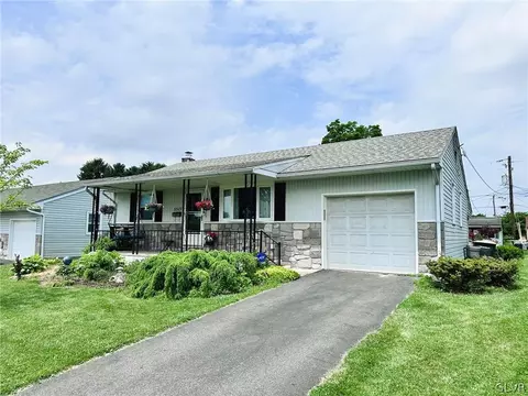 3309 Melrose Ln, Hokendauqua, PA 18052
