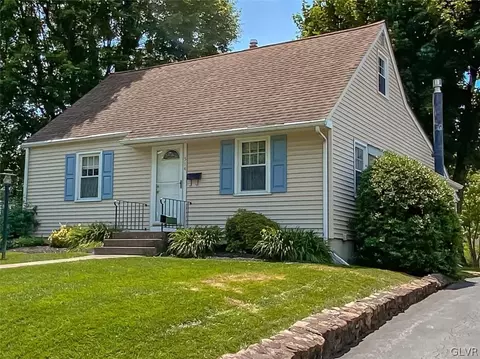 514 Tobias Dr, Hellertown, PA 18055