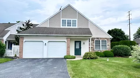 2520 Waynesborough Ct, Macungie, PA 18062