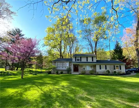 3647 Oakhurst Dr, Saucon Twp, PA 18034