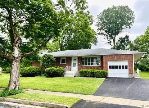 1852 Levering Pl, Bethlehem, PA 18017