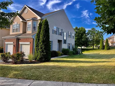 5583 Spring Ridge Dr W, Macungie, PA 18062