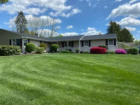 5906 Club House Ln, Wescosville, PA 18106