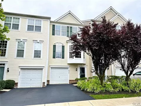 8542 Gateway Rd, Breinigsville, PA 18031