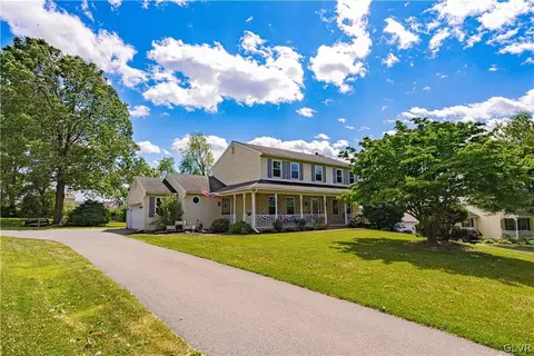 4372 Hilltop Cir, Bethlehem, PA 18020