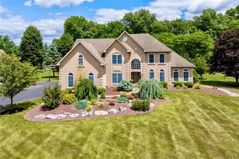 430 Hemlock Ln, Nazareth, PA 18064