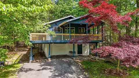 8203 Natures Dr, Coolbaugh Twp, PA 18466