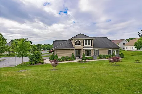 6479 Senate Dr, Bethlehem, PA 18017