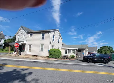 2716 Community Dr, Bath, PA 18014