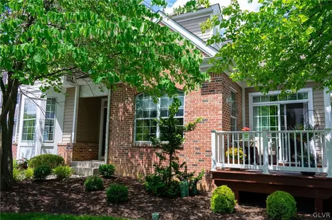 2337 Hollow View Dr, Forks Twp, PA 18040