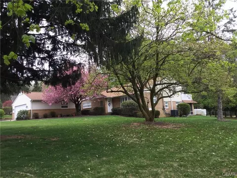 101 S Buttonwood St, Macungie, PA 18062