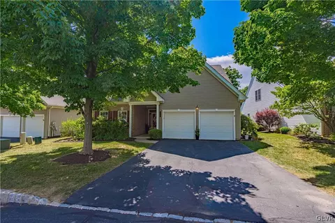 2756 Terrwood Dr E, Macungie, PA 18062