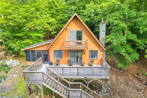 1037 Porter Dr, East Stroudsburg, PA 18302