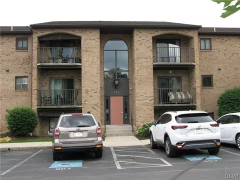 867 Cold Spring Rd #4, Allentown, PA 18103