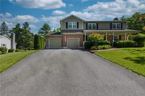 729 Redfern Ln, Bethlehem, PA 18017