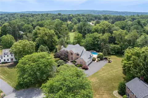 1487 Saucon Meadow Ct, Bethlehem, PA 18015