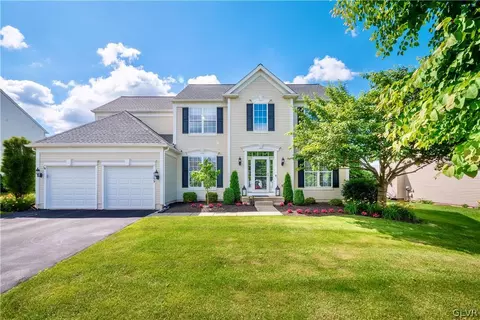 8559 Pathfinder Rd, Breinigsville, PA 18031