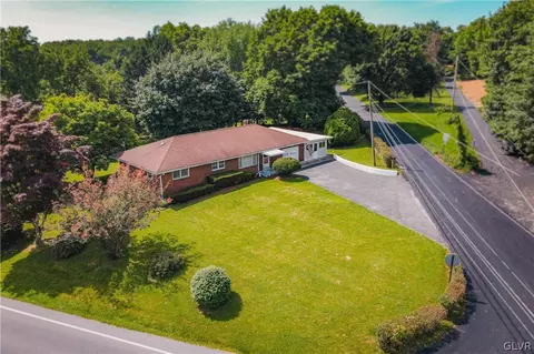 3990 Seiples Station Rd, Whitehall, PA 18052