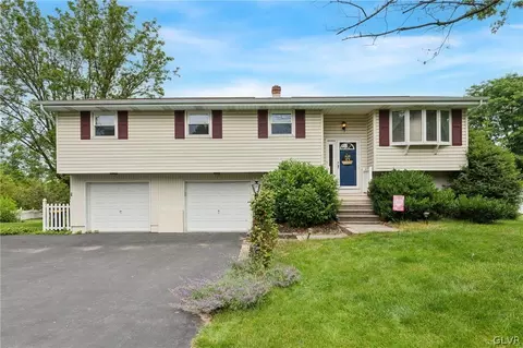 19 Kraft Dr, Allentown, PA 18104