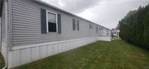 117 Elder Ct, Bath, PA 18014 photo 2
