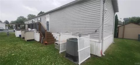 117 Elder Ct, Bath, PA 18014 photo 4