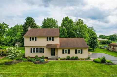 3926 W Greenwood Dr, Bethlehem, PA 18020