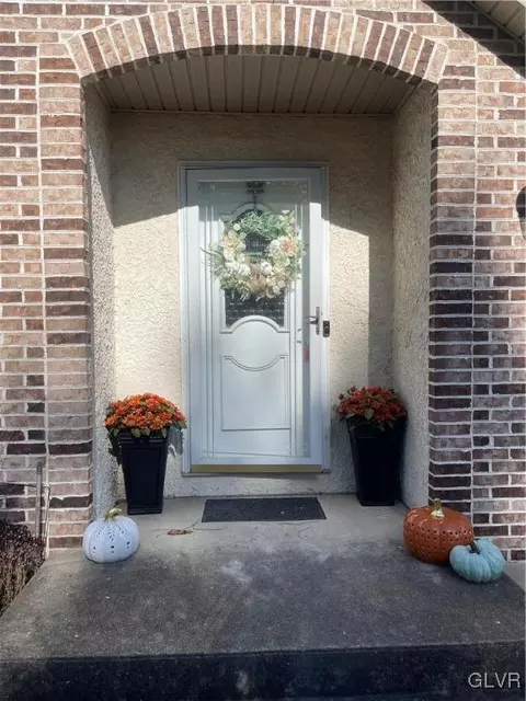 830 Macada Rd, Bethlehem, PA 18017