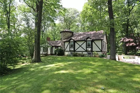 953 Fallen Oak Dr, Easton, PA 18040