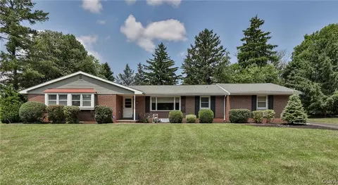 5949 Club House Ln, Wescosville, PA 18106