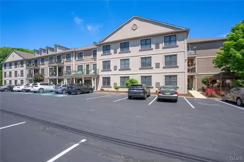 2121 Hokendauqua Ave #111, Northampton, PA 18067