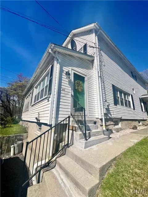 845 W Pennsylvania Ave, Pen Argyl, PA 18072