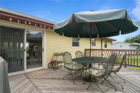 497 Bauer Rd, Bath, PA 18014 photo 4