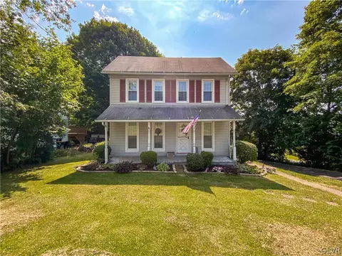 577 S Delaware Dr, Mount Bethel, PA 18343