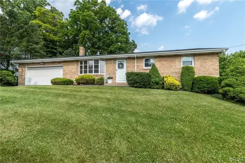 30 Forest Dr, Nazareth, PA 18064