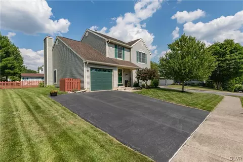 3321 S Ruch St, Hokendauqua, PA 18052