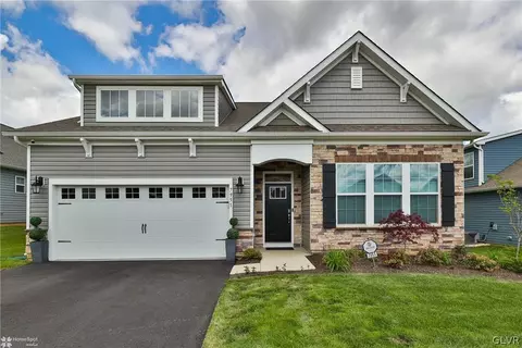 7951 Schaefer Crst, Breinigsville, PA 18031