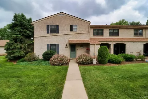 2884 Aronimink Pl, Macungie, PA 18062