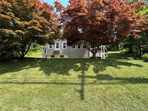 112 E Terrace Dr, Saylorsburg, PA 18353