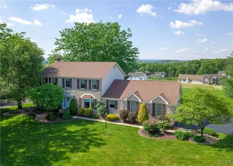 4379 Bachman Dr, Schnecksville, PA 18078