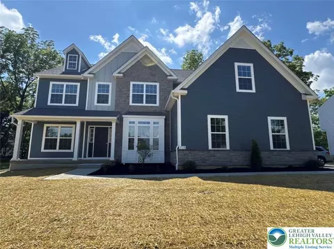 2718 Hollow View Dr #10, Forks Twp, PA 18040