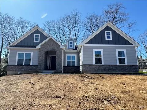 2658 Hollow View Dr #4, Forks Twp, PA 18040